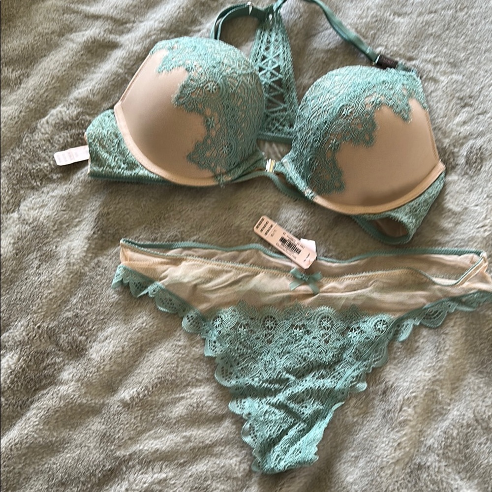 Victoria Secret Mint Lace Women's Intimate Set 36B & size Large Thong